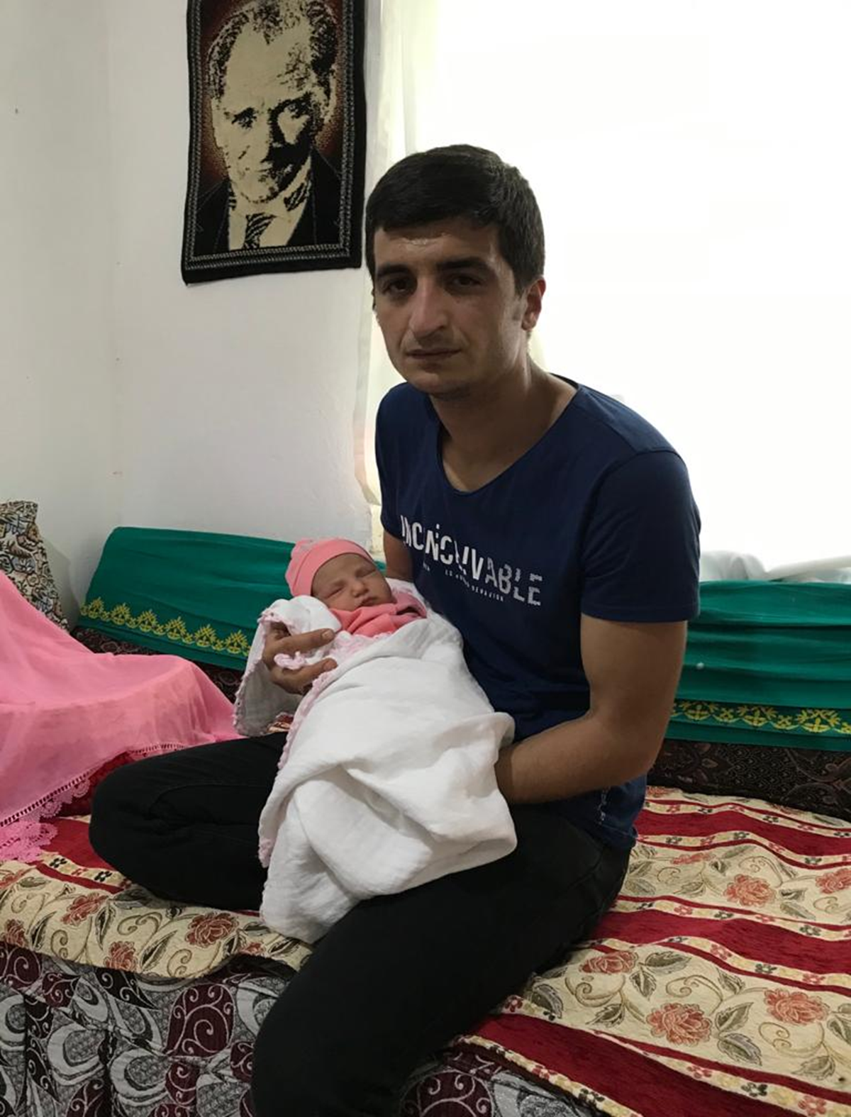 Ac�l� ailenin tek tesellisi minik Hatice