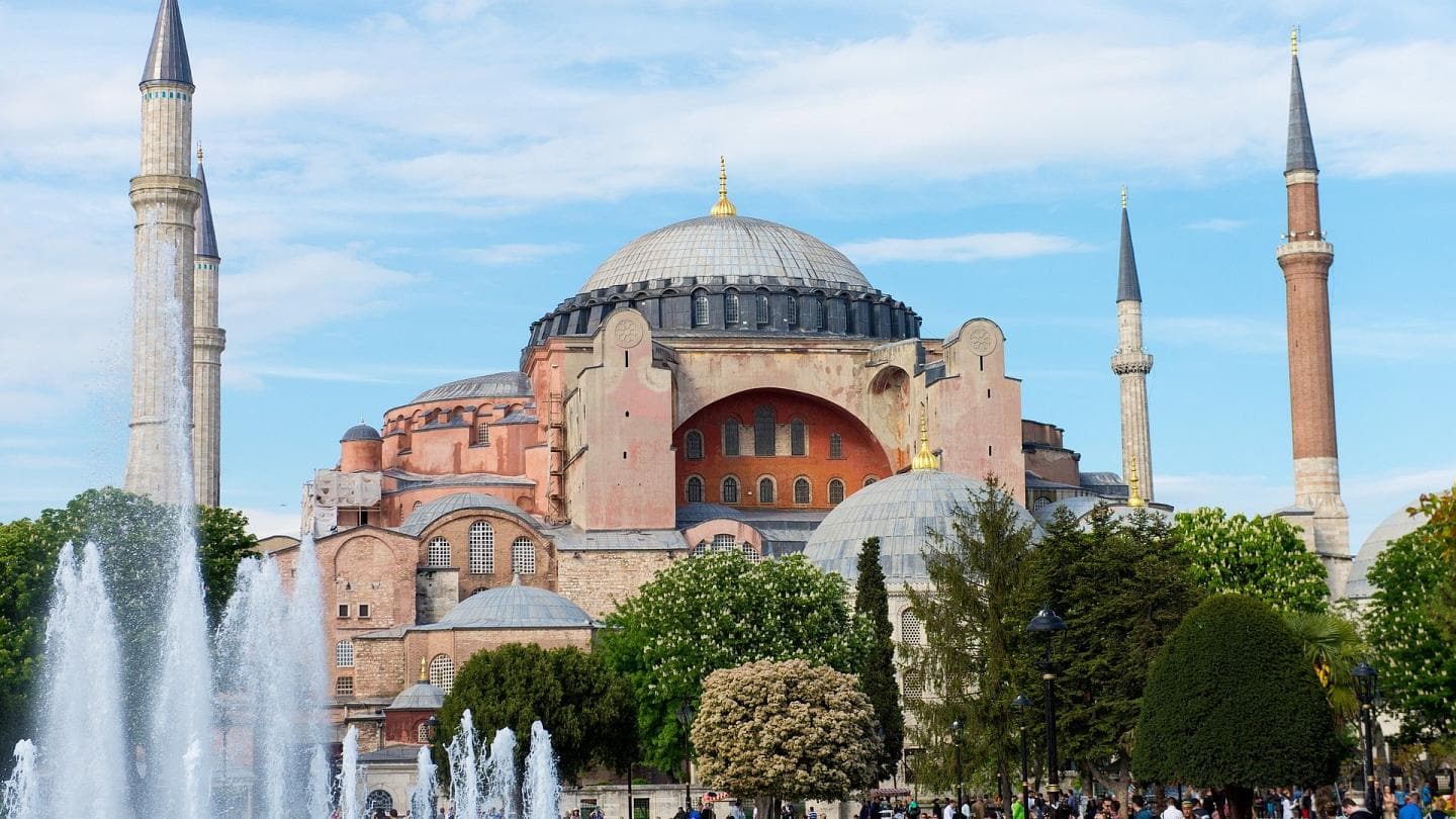 ��nananlar�n karde�li�ini peki�tiren ve gen�li�in heyecan�n� imgelendiren bir geli�me�