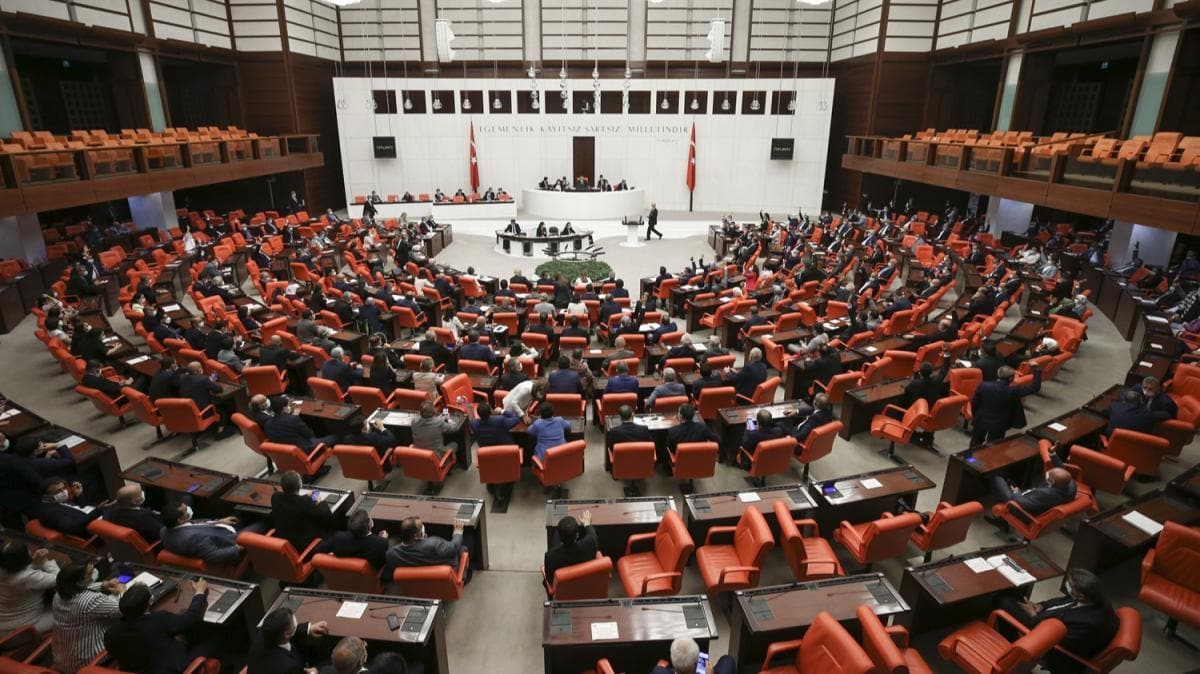 AK Parti ve MHP sunmutu: Barolara ilikin kanun teklifi TBMM'de kabul edildi