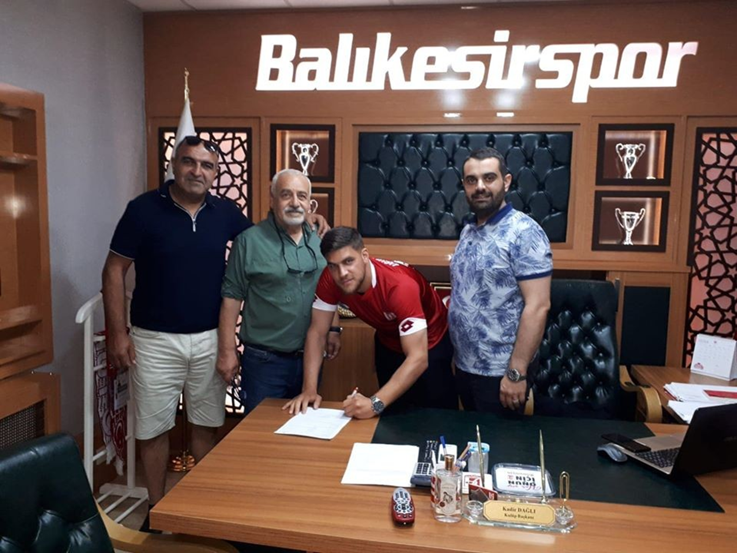 Almanya 4. Ligi'nden Bal�kesirspor'a transfer oldu