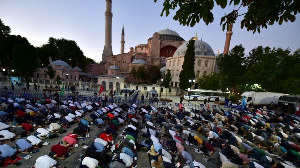 Ayasofya karar� Yunanistan'� ��ld�rtt�: Kimi Atat�rk'�n evini hedef ald�, kimi yapt�r�m istedi