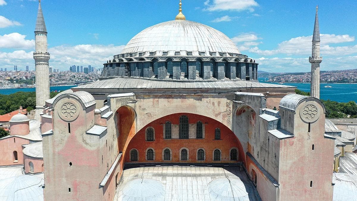 Kbrs'tan 'Ayasofya' aklamas: Mslman ibadethanesi emanete sayg prensibi ile halka geri kazandrld