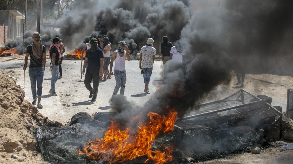 Tunus'un Libya snrnda bir gencin ldrlmesi zerine protestolar byd