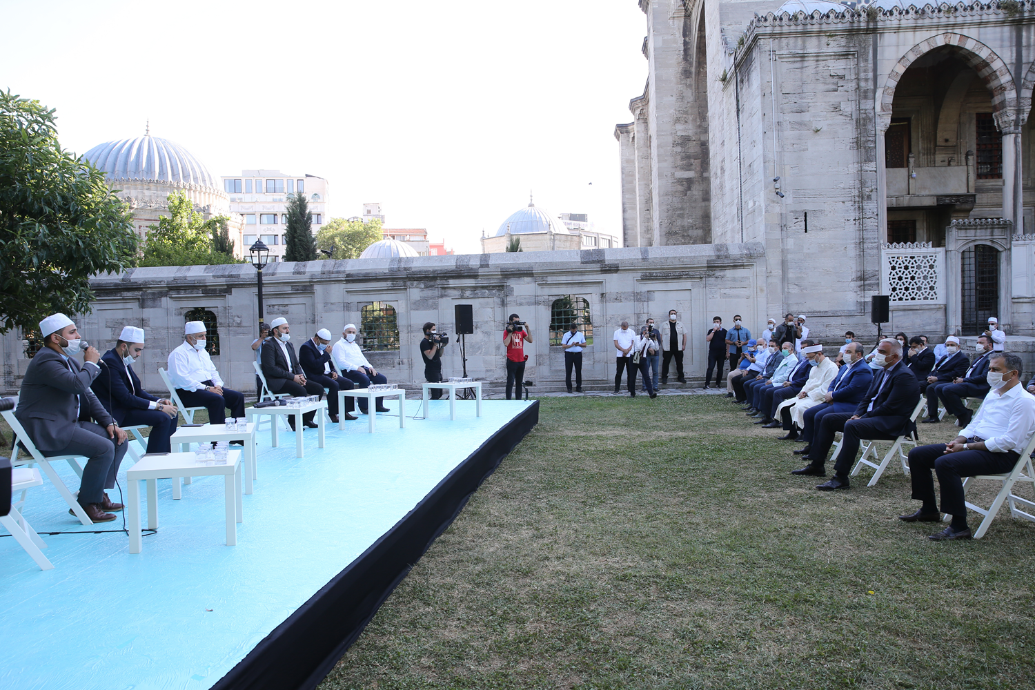15 Temmuz �ehitleri i�in ger�ekle�tirilen anma program�nda Kur'an-� Kerim okundu, dualar edildi