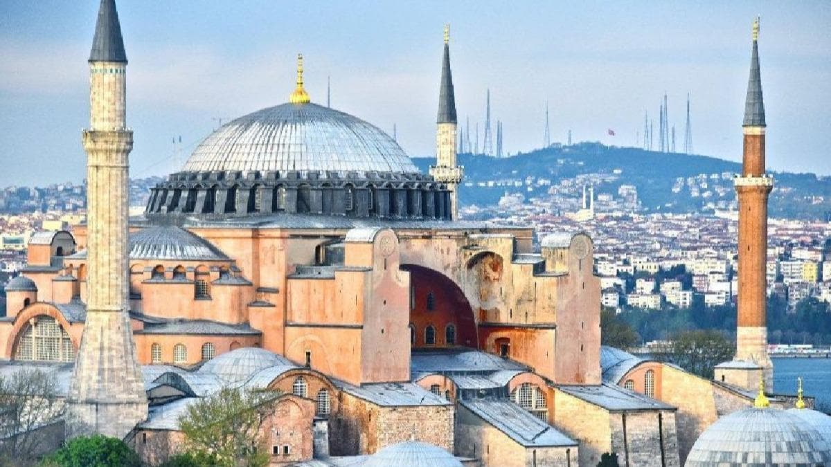 Ayasofya'da 5 padiah yatyor! te Ayasofya'nn tarihi deiimi...