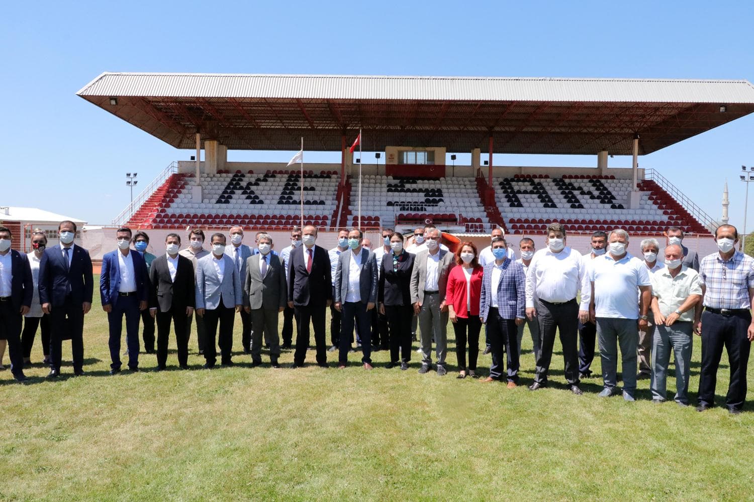 Bakan Kasapo�lu, yenilenecek olan Ke�an Atat�rk Stad�'n� inceledi