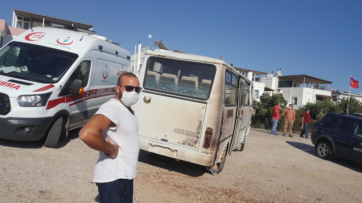 Bodrum'da ��kan yang�nda 3 minib�s kullan�lamaz hale geldi, 15 tavuk �ld�