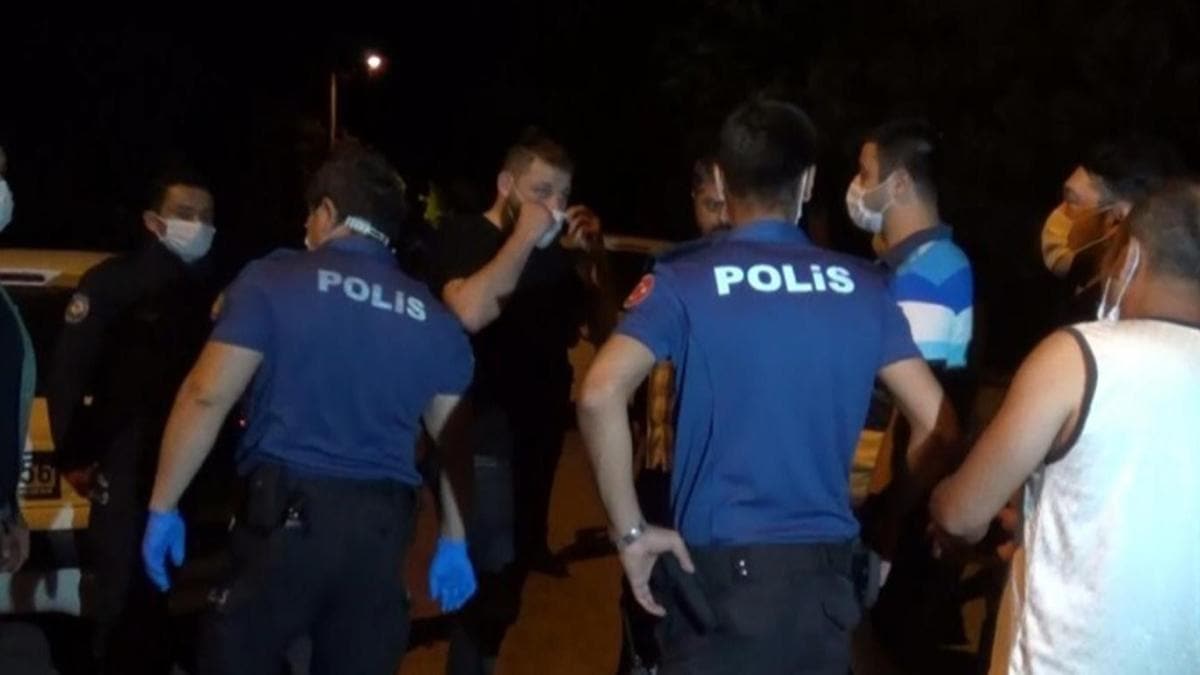 Dn yaplan sokaa uyar iin giden polislere saldrdlar 