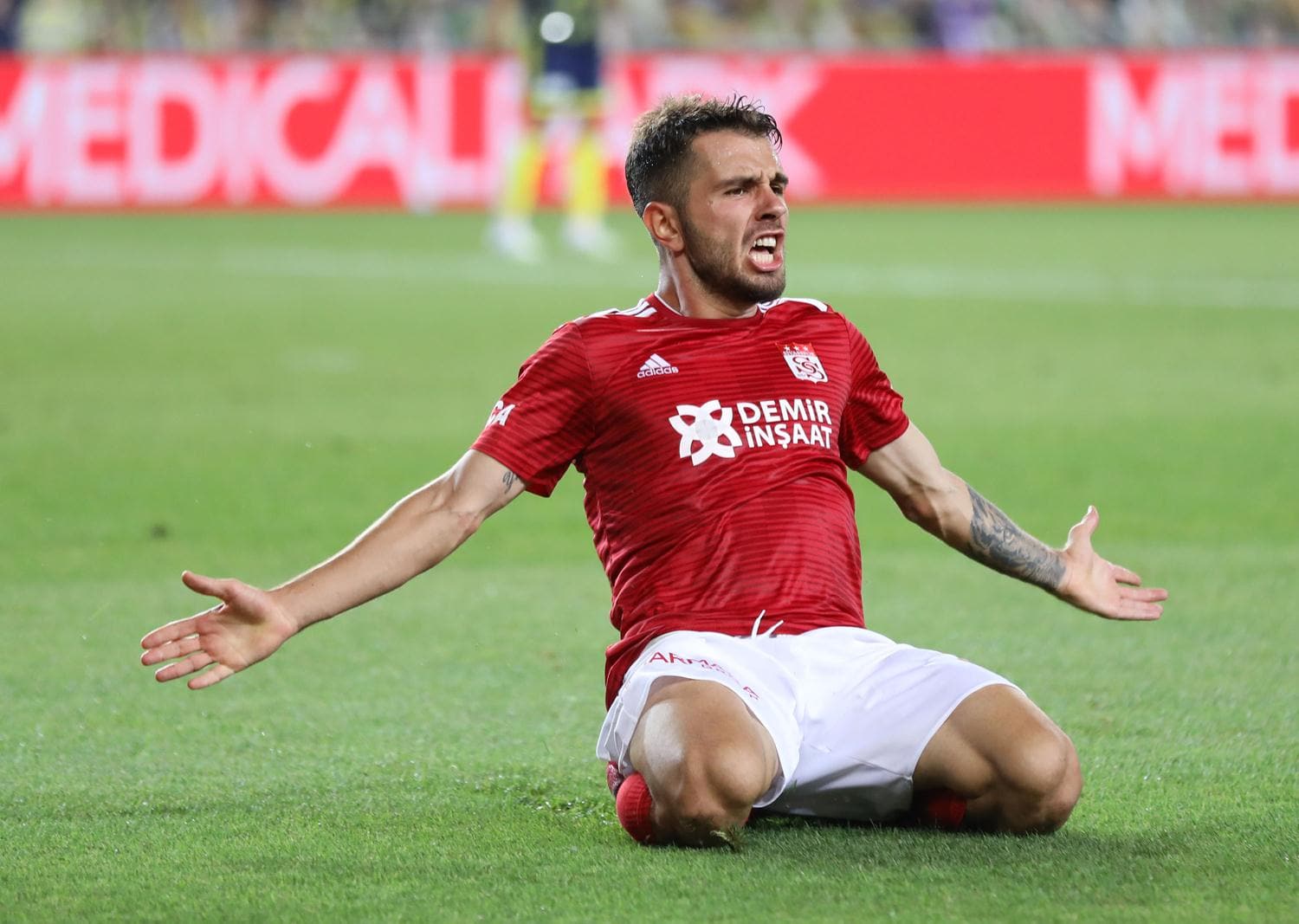 Emre K�l�n� 6 ma� sonra golle tan��t�