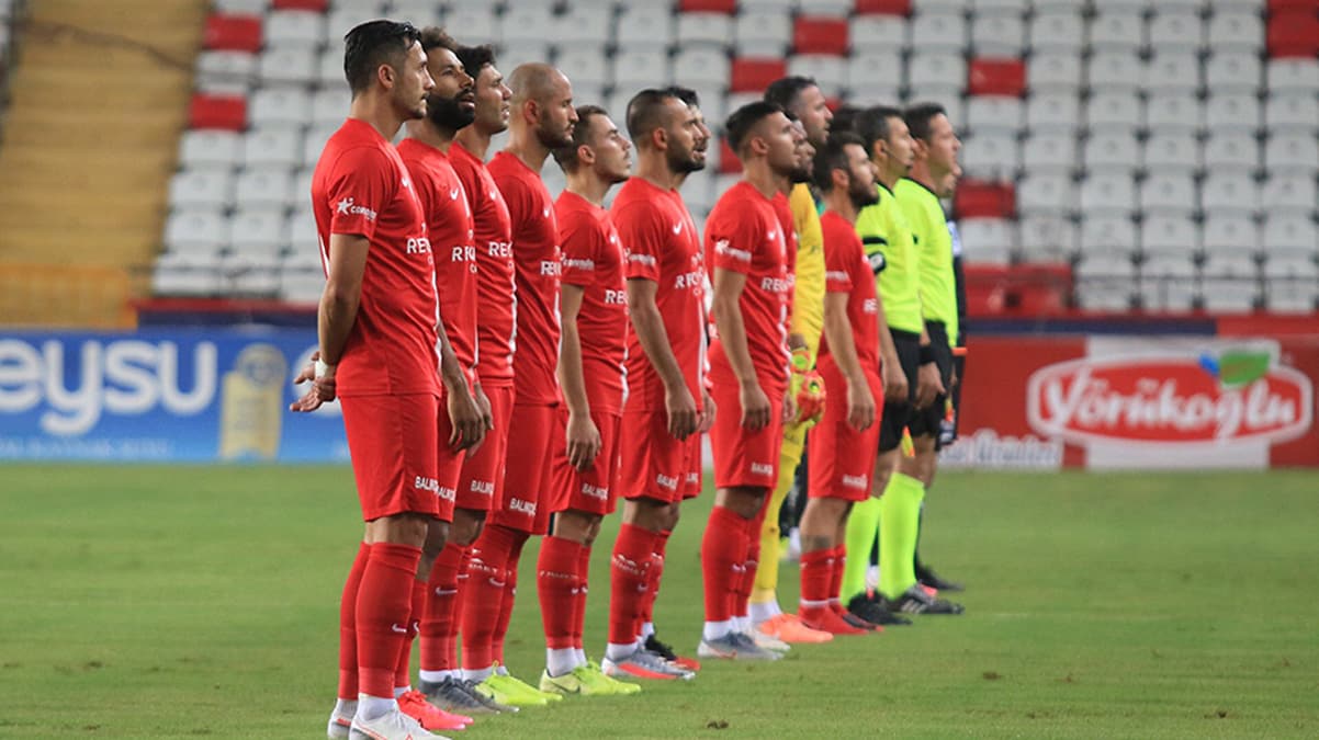 Antalyaspor'da Sinan G�m�� ve Fredy d�n�yor