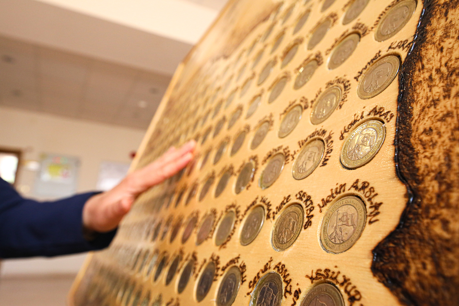 Yap�m� bir y�l s�rd�! Kahraman �ehitlerin isimleri tek tek nak�edildi