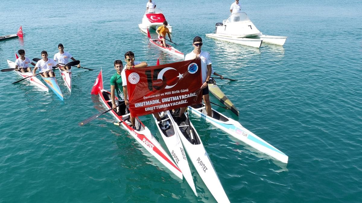 Adana'da kano sporcular: Unutmadk, unutmayacaz, unutturmayacaz 
