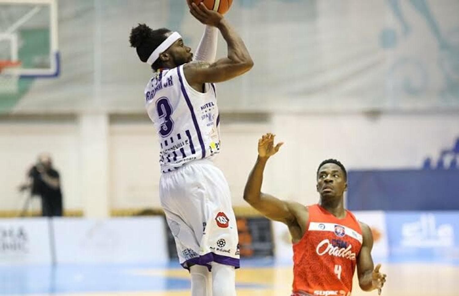 Akhisar'a ABD'li guard