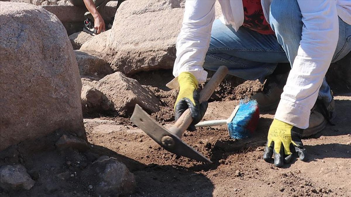Fransz arkeologlar Suriye'de gizli kaz almas yapyor: kan tarihi eserlere el koyuyorlar