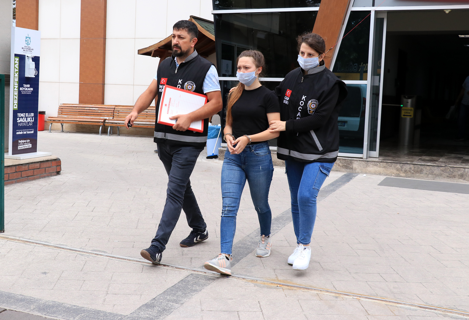 Kocaeli'de cinayet zanl�s� 2 ki�i yakaland�