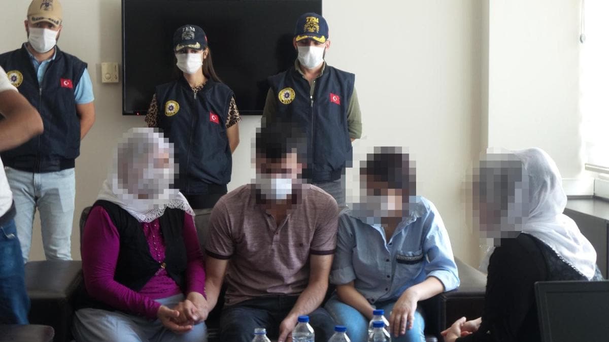 PKK'dan kaarak teslim olan terrist ailesiyle buluturuldu