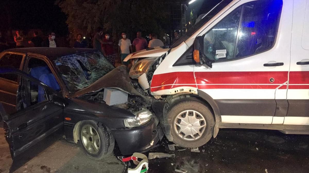 Araba ile ambulans arpt: 7 kii yaraland