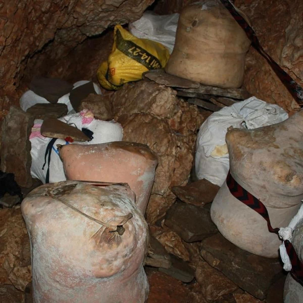 Binlerce kiloluk peyniri ma�aralarda muhafaza ediyorlar