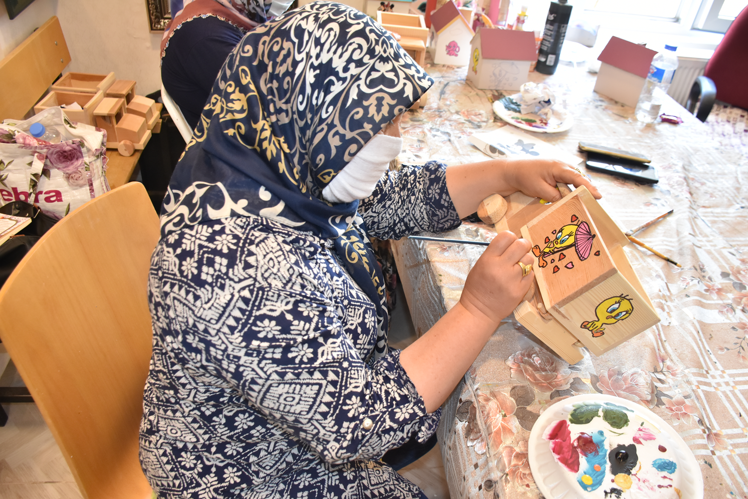 ��-Kur destekli kursa kat�lan 48 kad�n, ah�aba �ekil vererek aile b�t�elerine katk� sunuyor