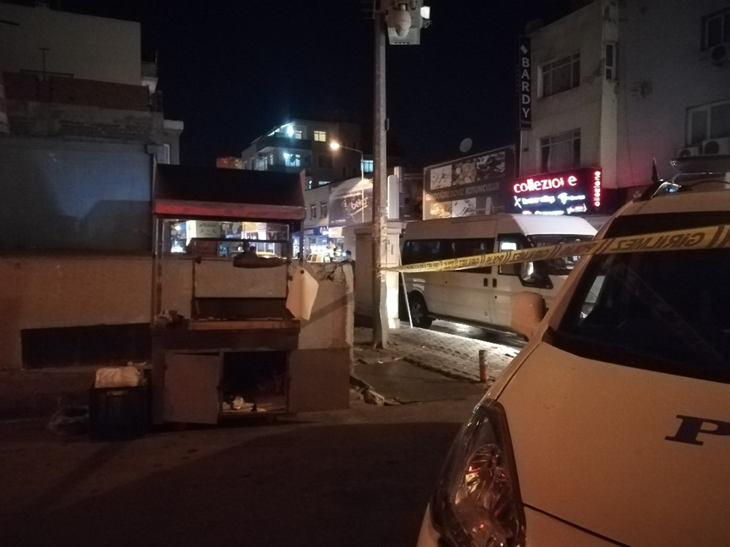 Kokore��i ile taksiciler aras�nda yer kavgas�: 3 yaral�