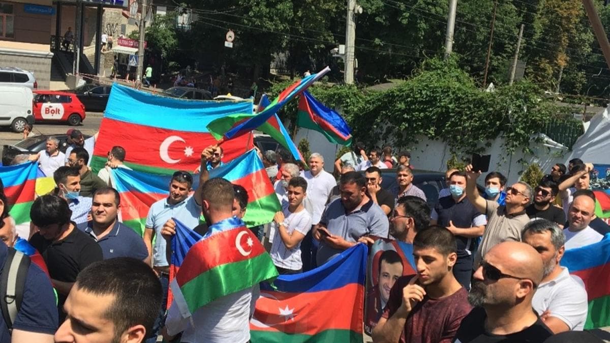 Ukrayna'daki Azerbaycan vatandalarndan Ermenistan protestosu 