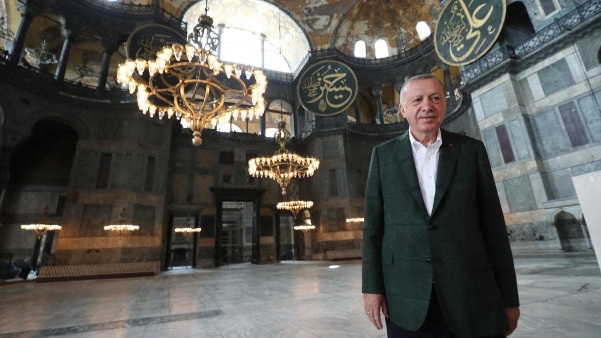 Bakan Erdoan Ayasofya Camii'nde! te ziyaretten ilk grntler...