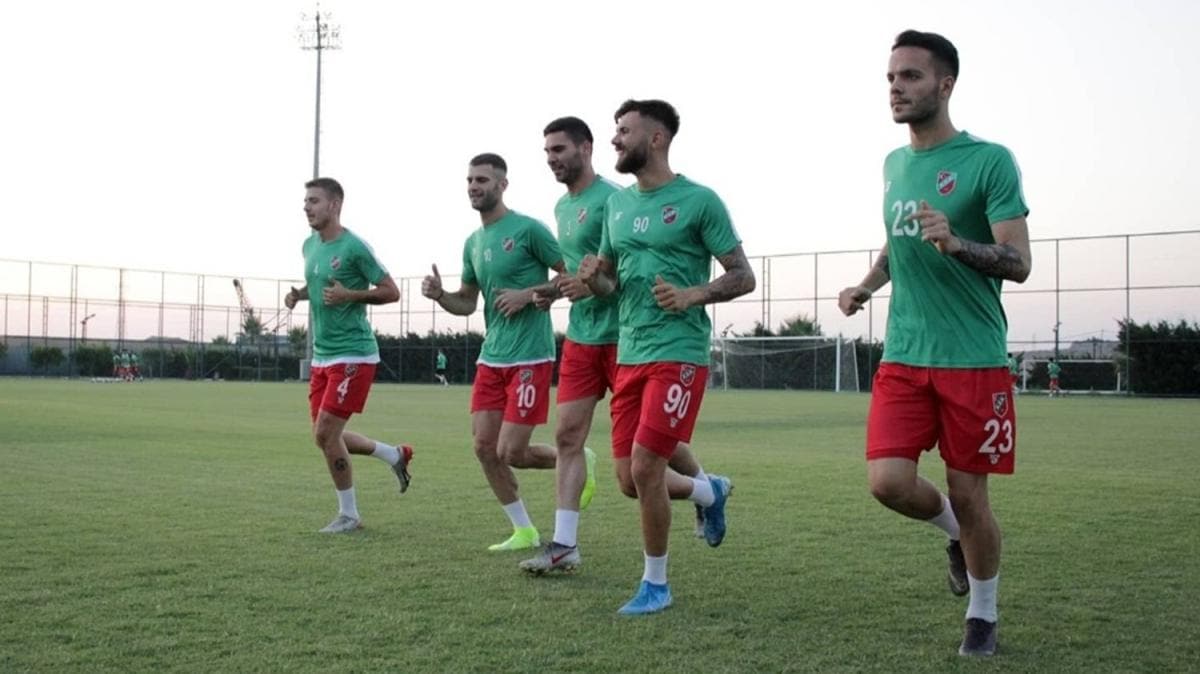 Karyaka Antalya'da Play-off'a hazrlanyor