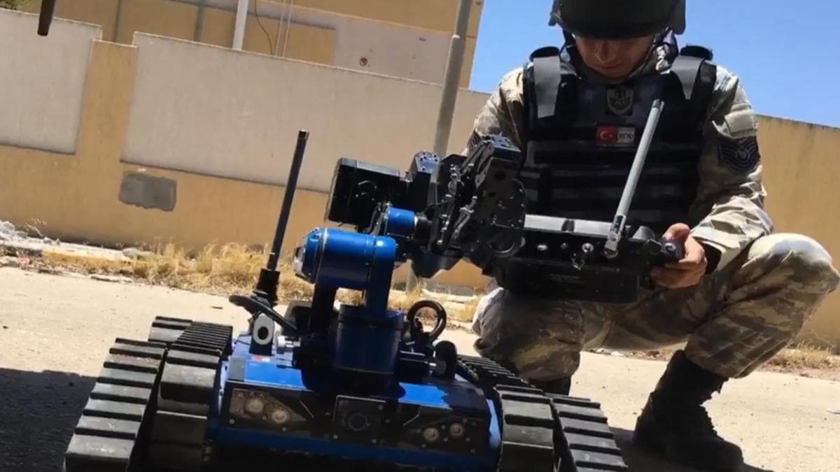 Libya'da EYP'lere yerli ve milli robot ''Kutlu'' ile mdahale ediliyor