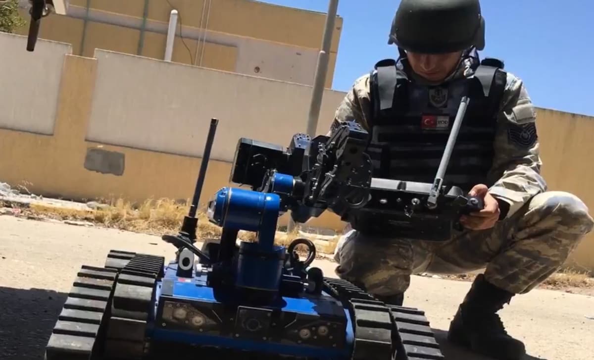 Libya'da EYP'lere yerli ve milli robot 'Kutlu' ile m�dahale ediliyor