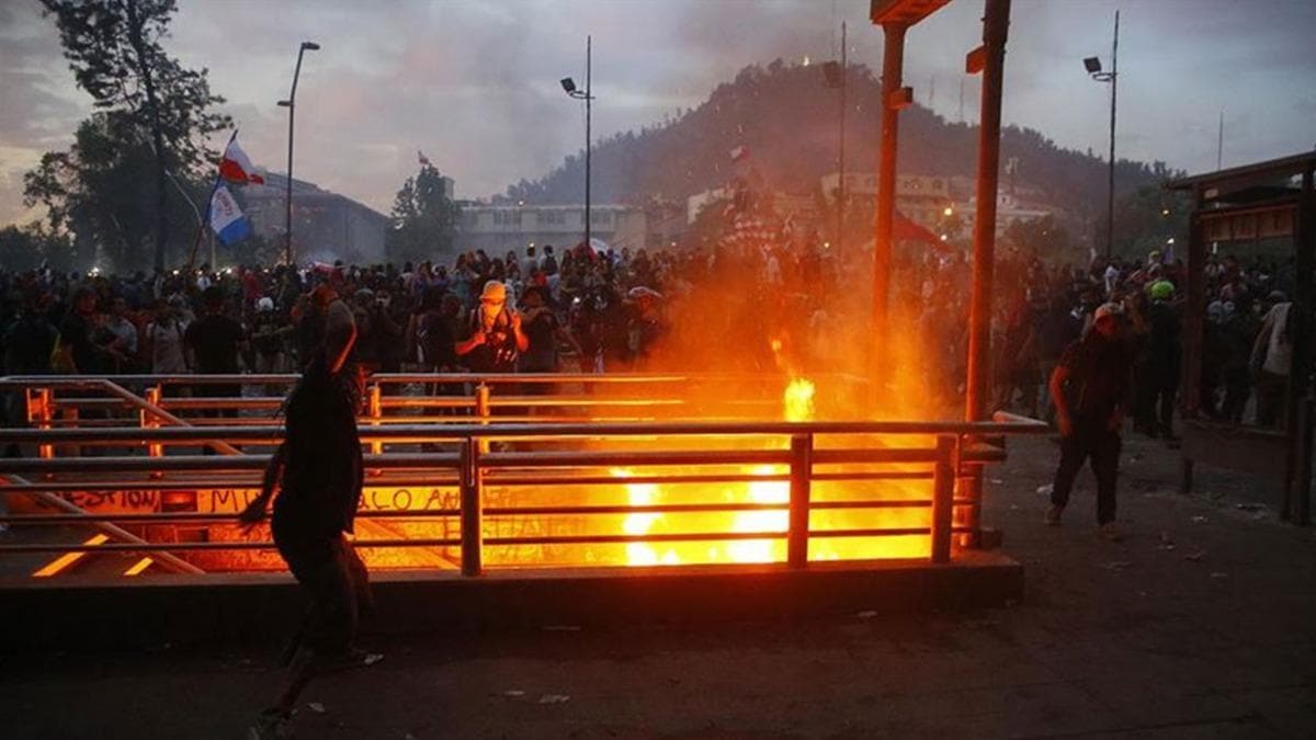 ABD'de protestocular mahkeme binasn atee verdi