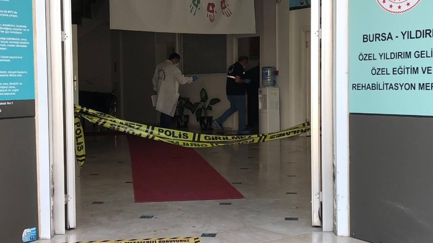 Bursa'da deh�et! Kar�s�n� b��aklad�, pompal� t�fekle rehabilitasyon merkezini tarad�