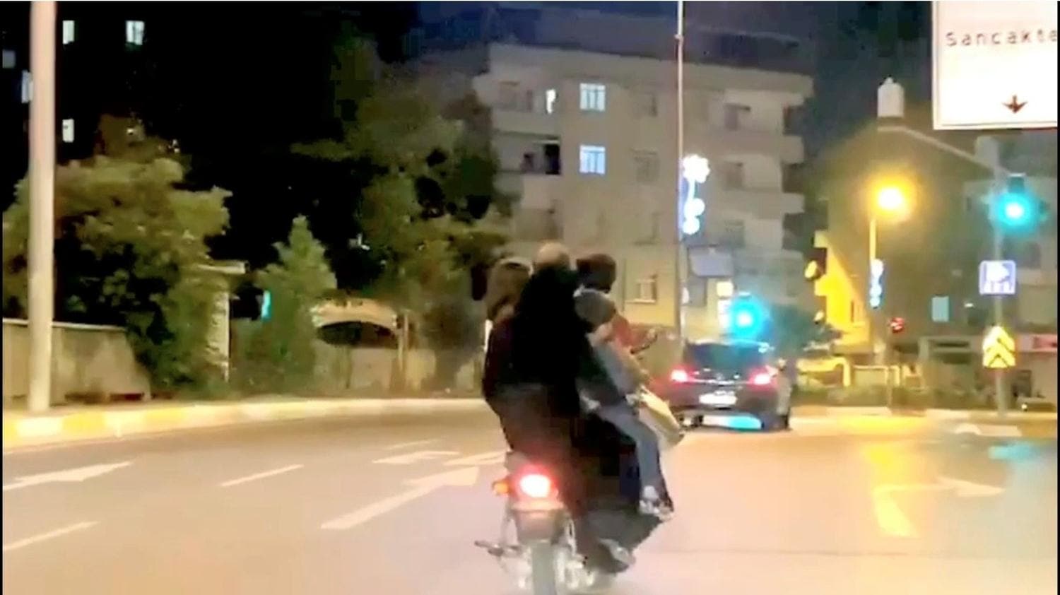 Hem trafi�i hem de kendi canlar�n� tehlikeye att�lar! O anlar kamerada