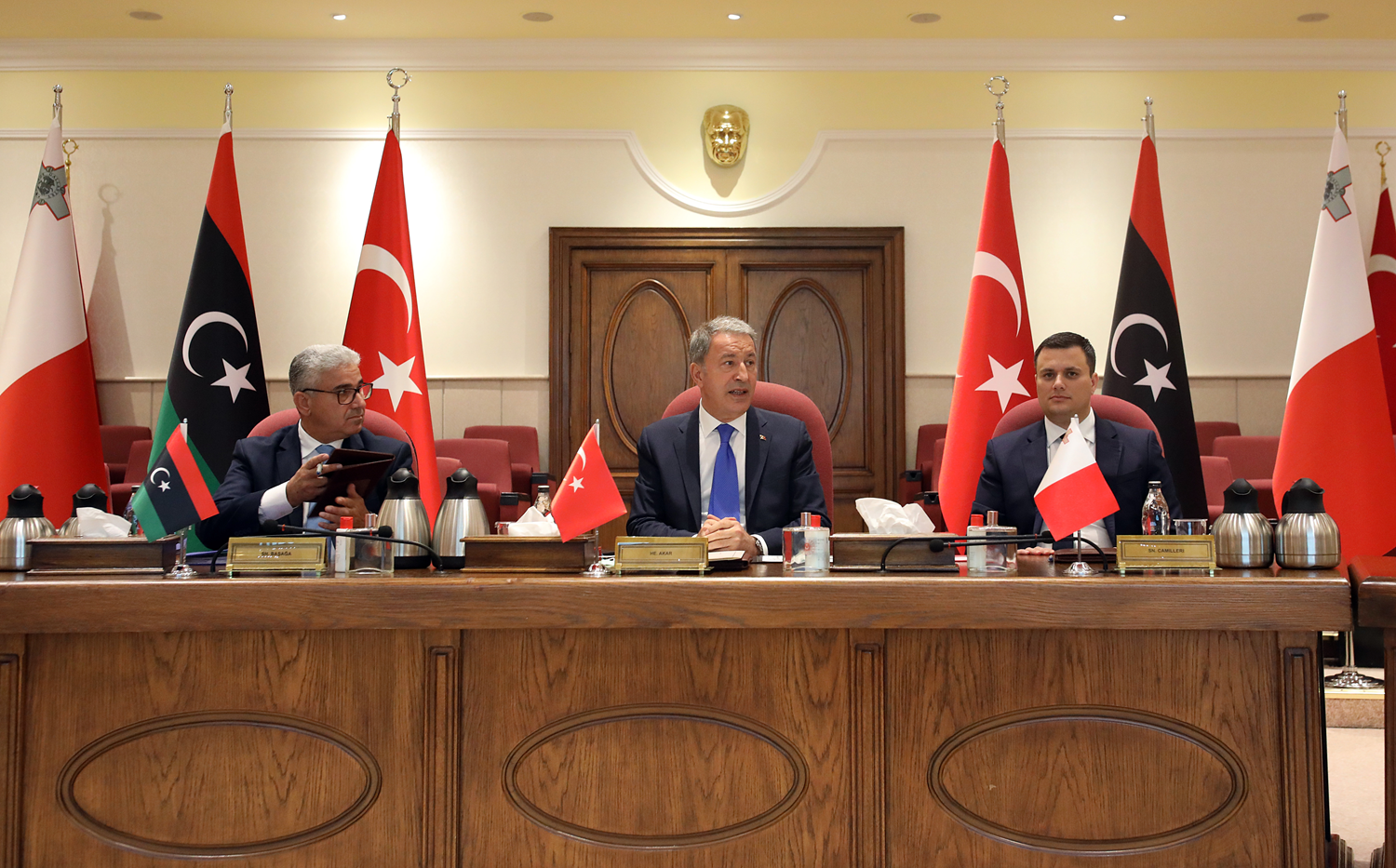 Milli Savunma Bakan� Akar'dan �nemli g�r��meler