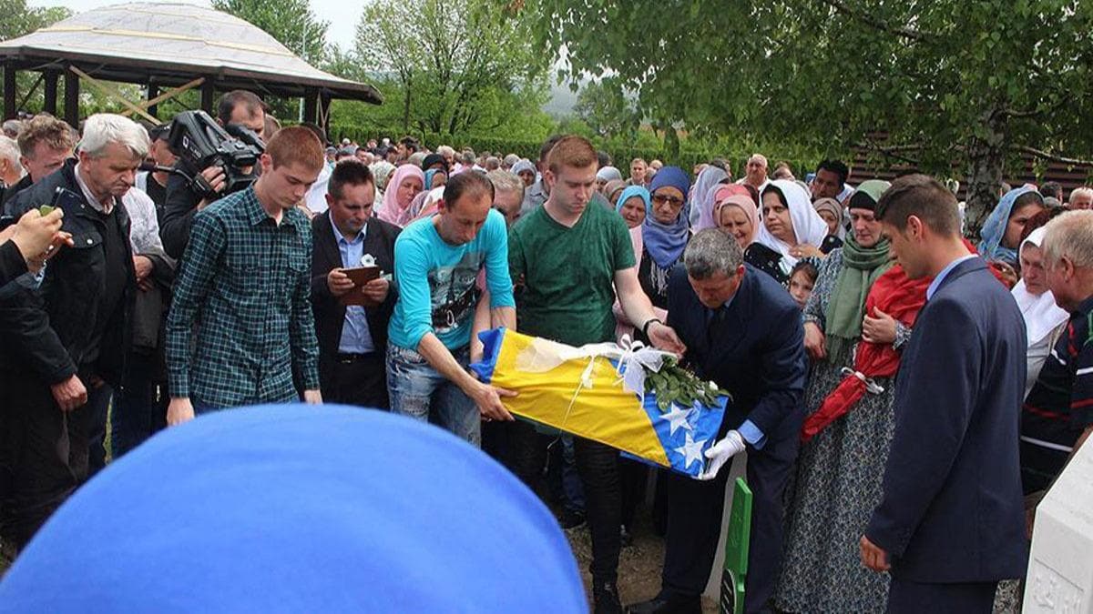 Srplar tarafndan katledilen 6 kurban daha topraa verildi