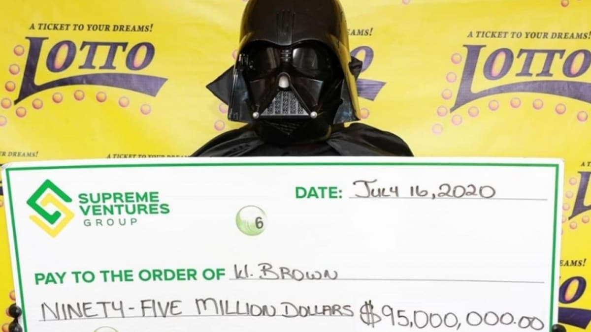 650 bin dolar kazand�, tan�nmamak i�in Darth Vader oldu
