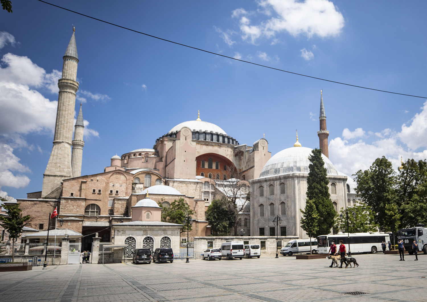Ayasofya Camisi'nde haz�rl�klar s�r�yor