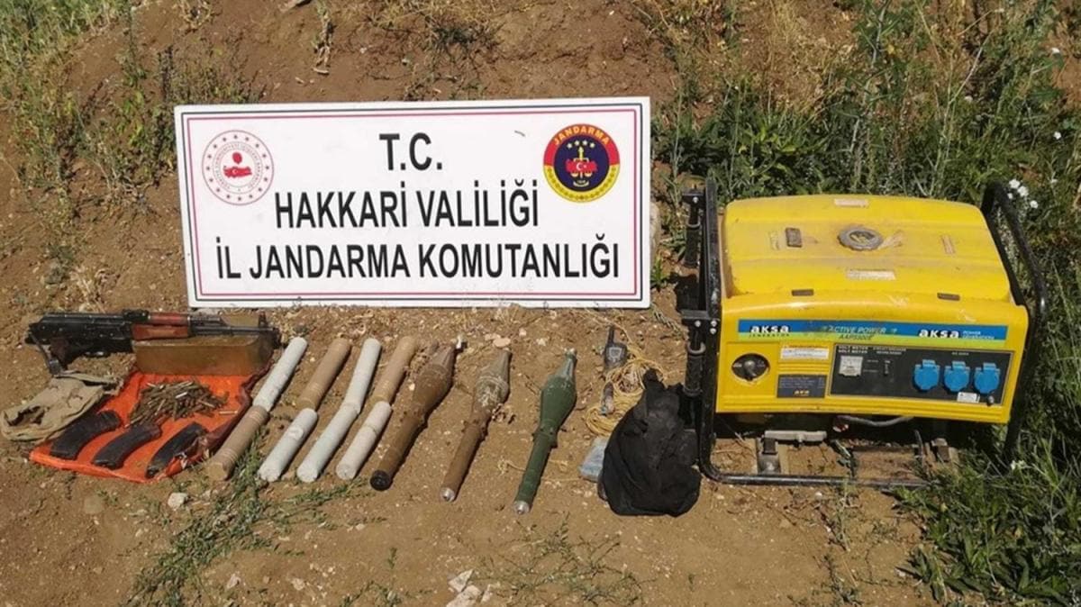 Hakkari'de, 'Yldrm-2 Cilo' operasyonunda terristlere ait silah ve mhimmat ele geirildi 