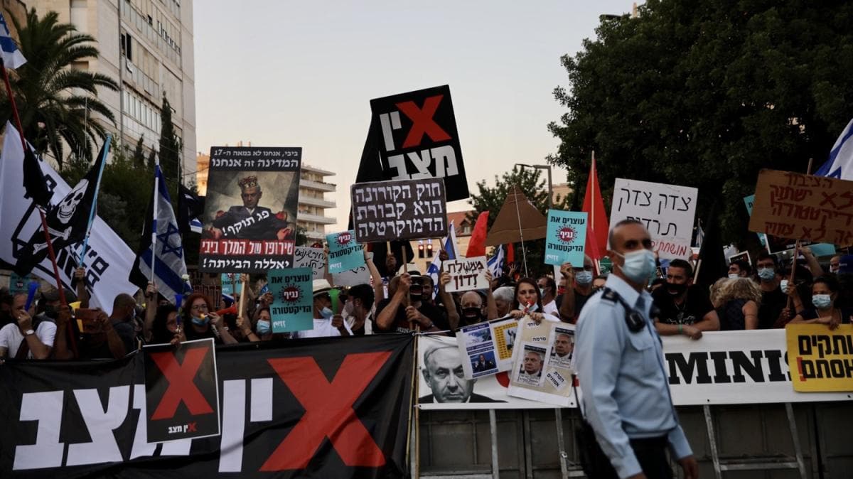 srail'de protestolar durmuyor! Netanyahu istifa sesleri