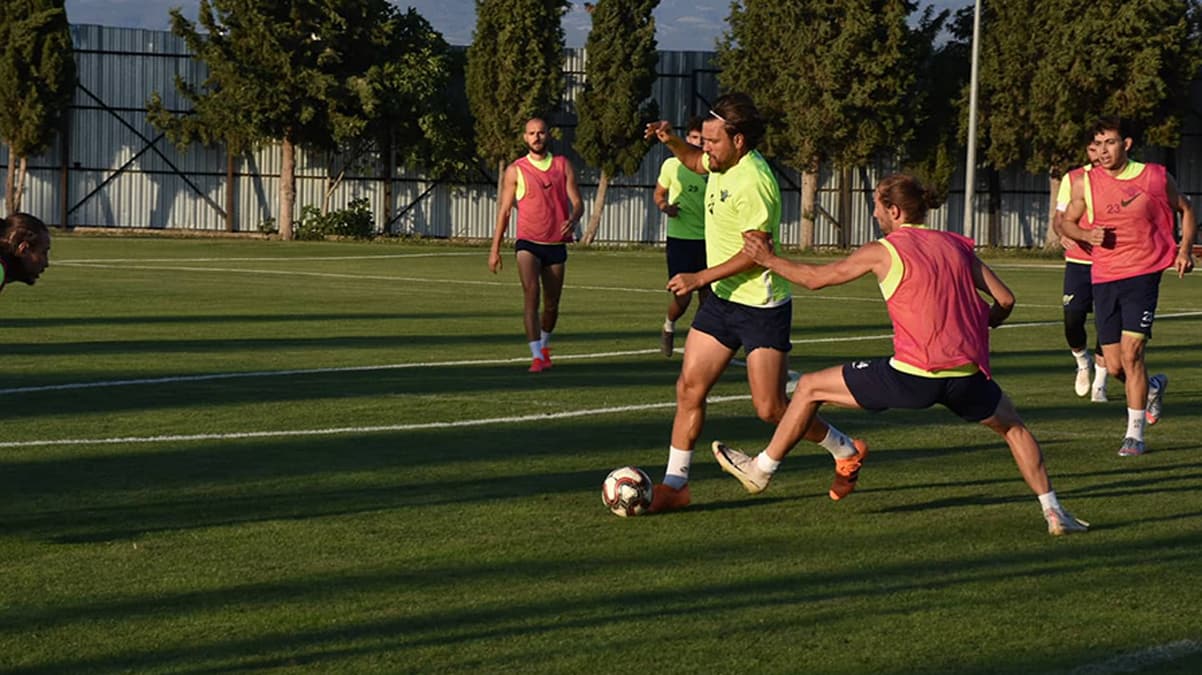 ��te Akhisarspor'un Karag�mr�k ma�� muhtemel 11'i