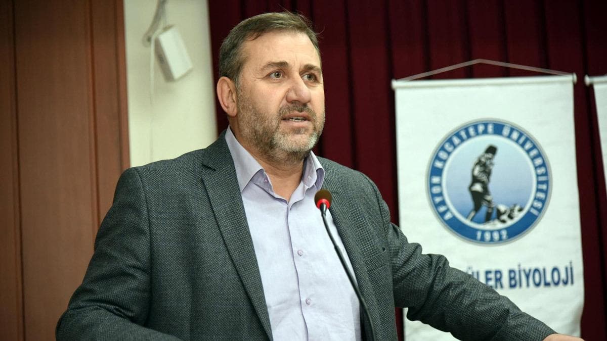 Prof. Dr. Ahmet Yaram, Trk Tarih Kurumu bakanl grevinden istifa etti
