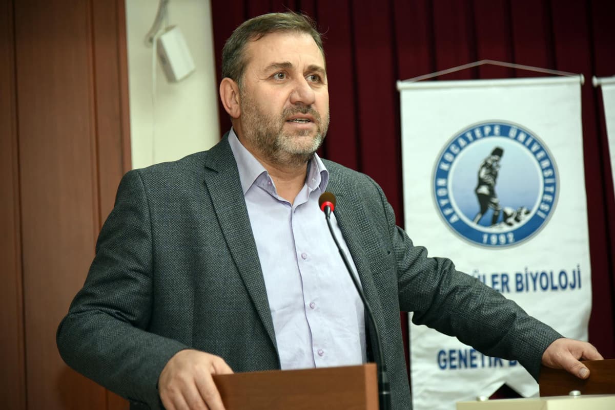 Prof. Dr. Ahmet Yaram, grevinden istifa etti