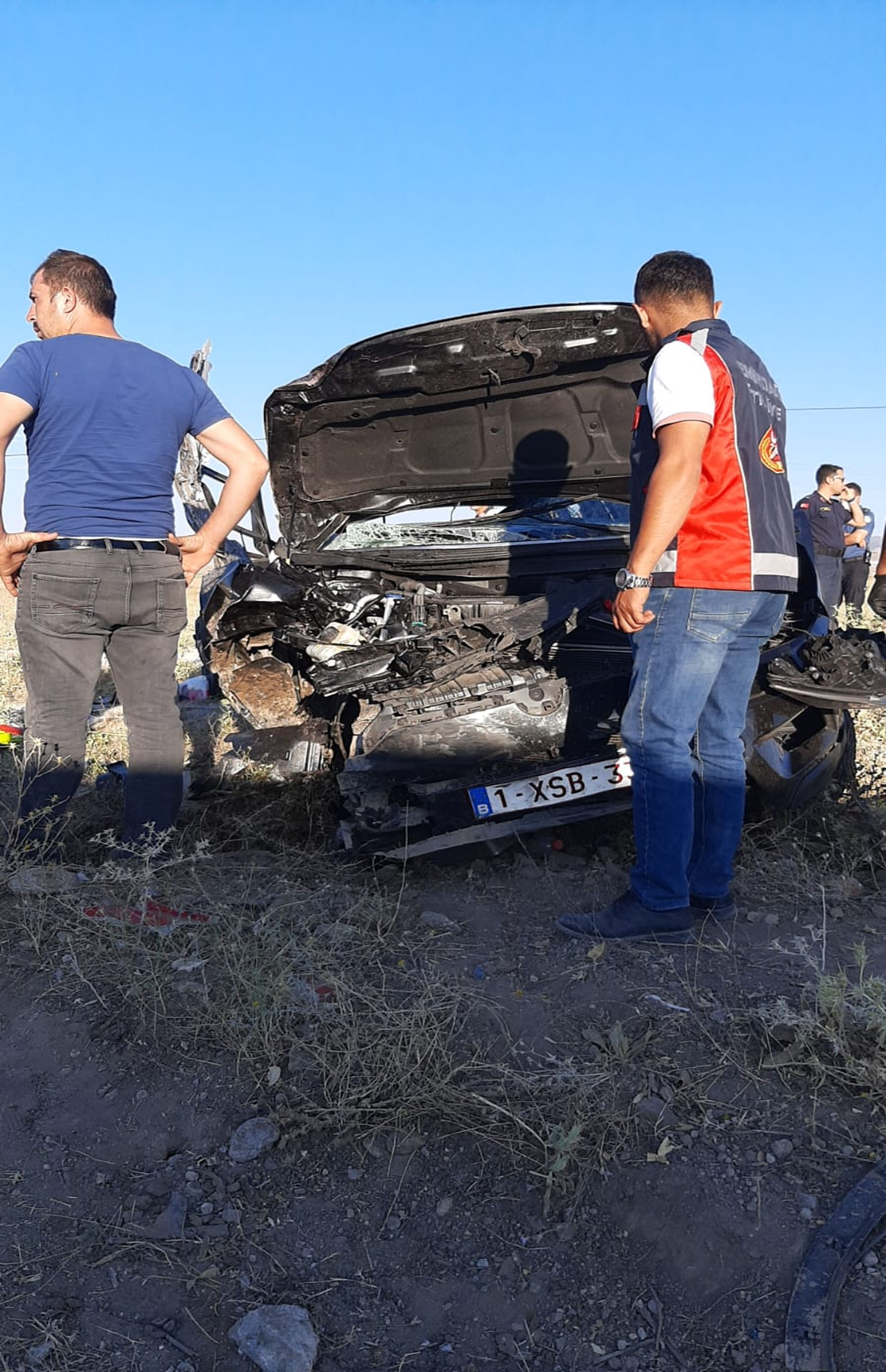 T�r ile otomobil �arp��t�: 2 ki�i �ld�, 3 ki�i yaral�