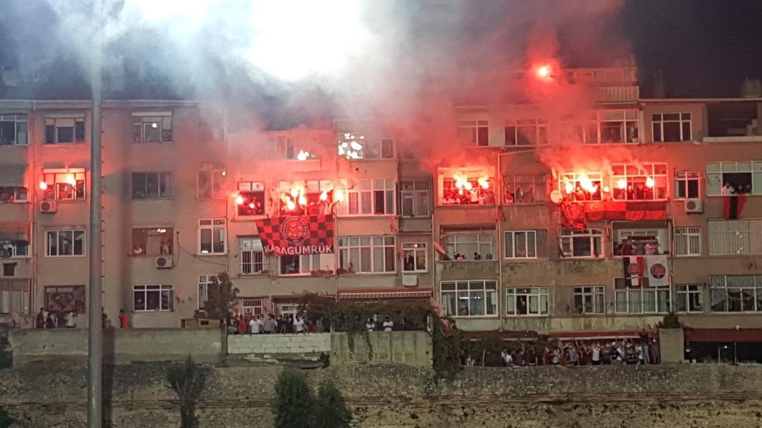 Akhisarspor, S�per Lig yolunda avantajl�
