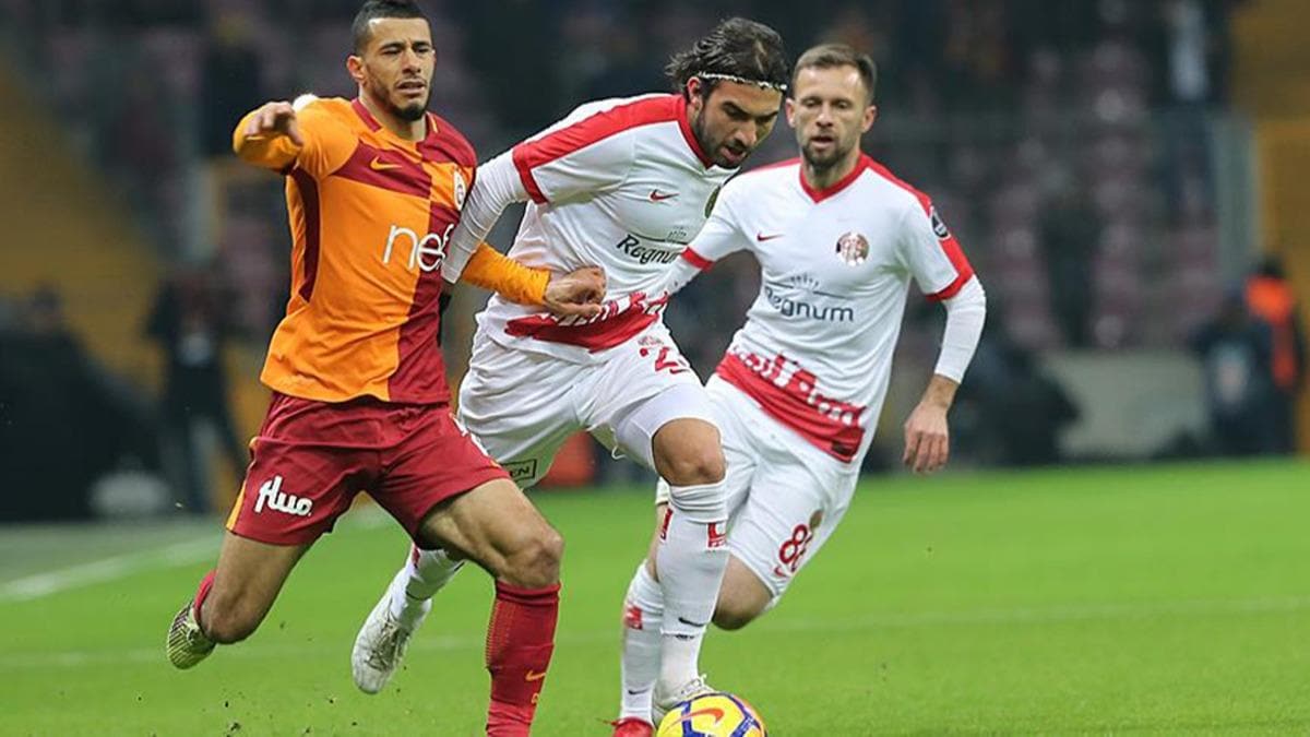 Galatasaray beincilik iin Antalya deplasmannda