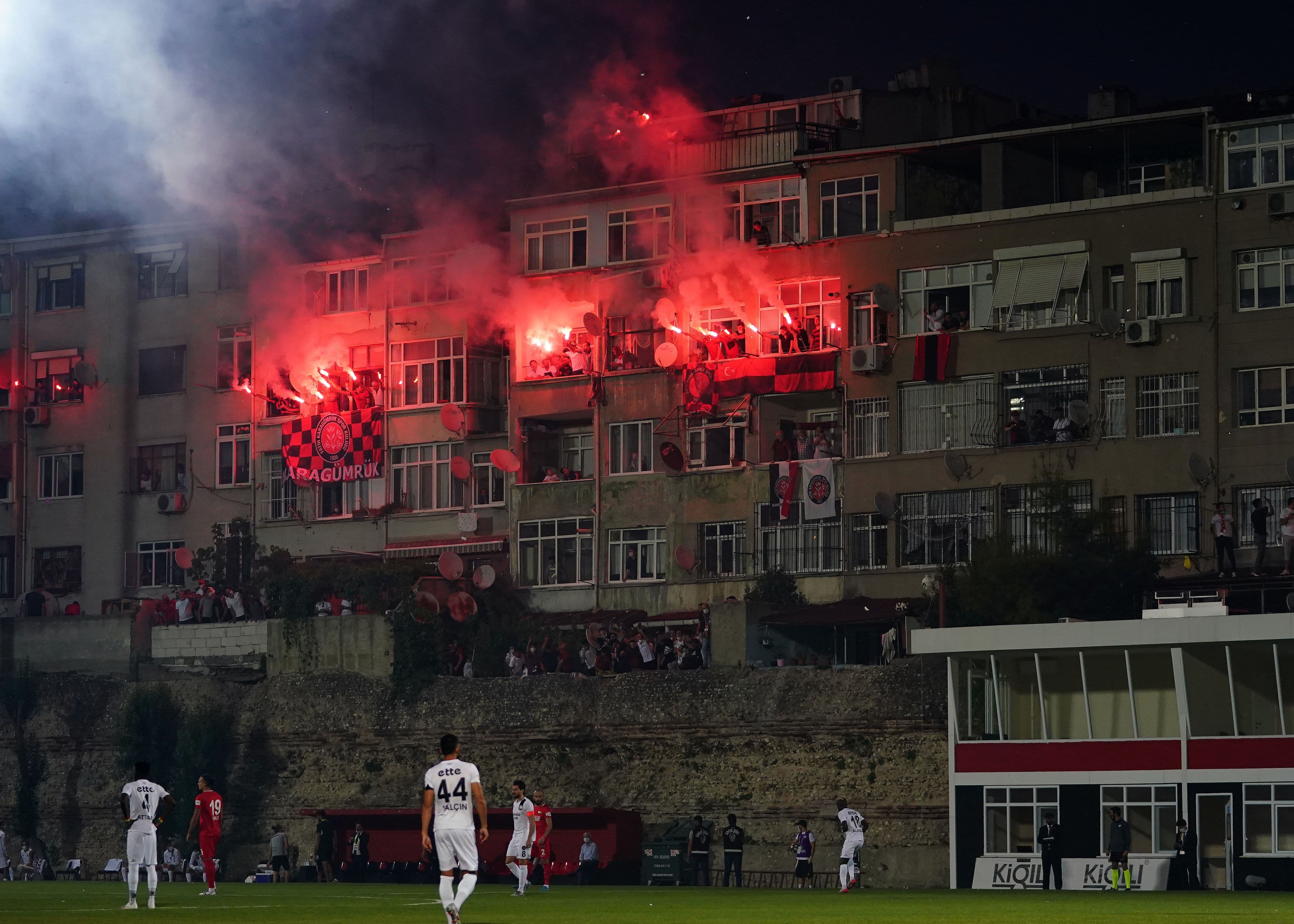 Karag�mr�k'ten stat ele�tirilerine sert yan�t