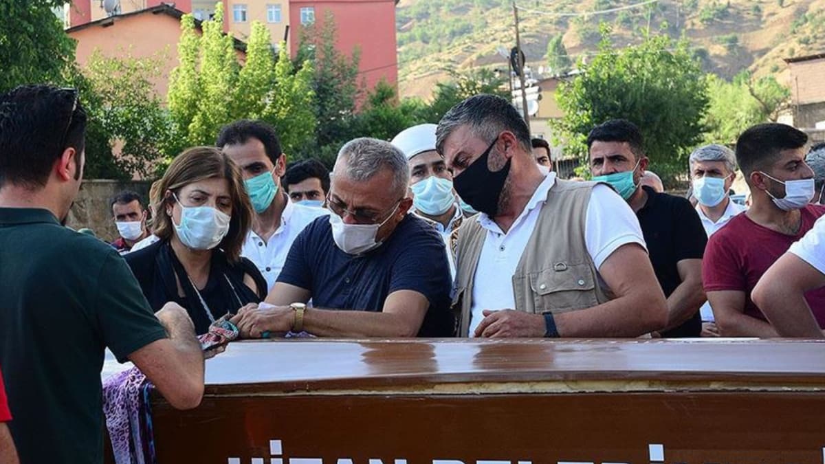 P�nar G�ltekin'in cenazesi g�zya�lar� i�inde topra�a verildi