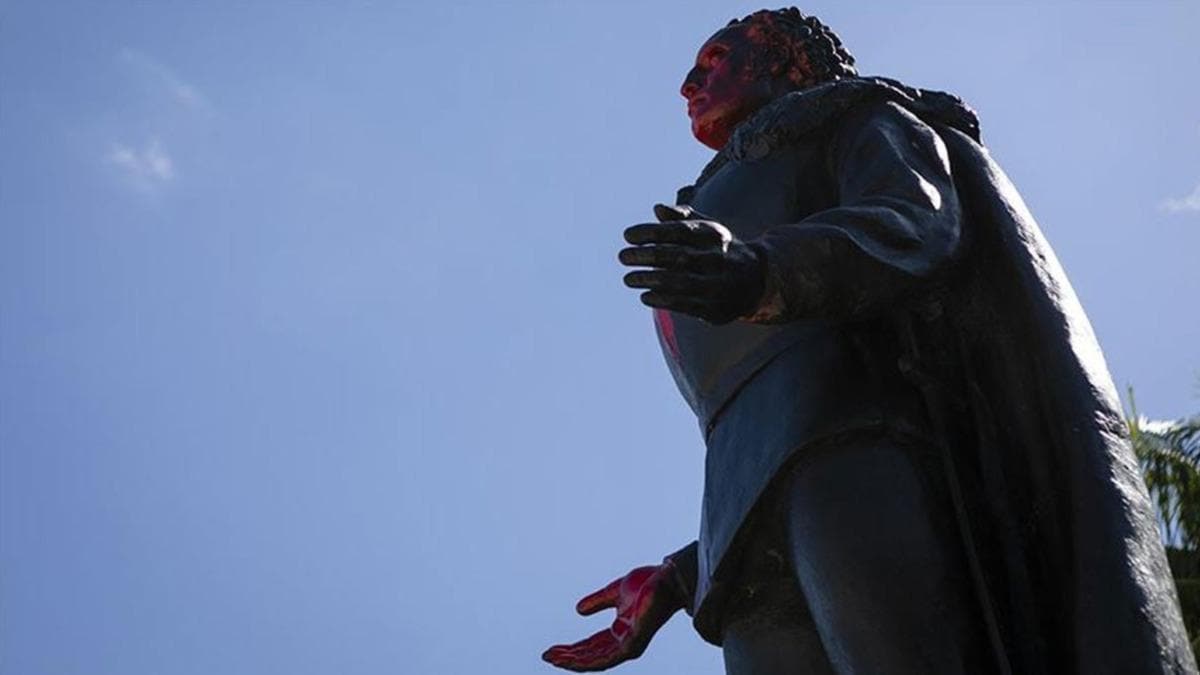 ABD'nin Chicago kentinde Kristof Kolomb'un iki heykeli kaldrld