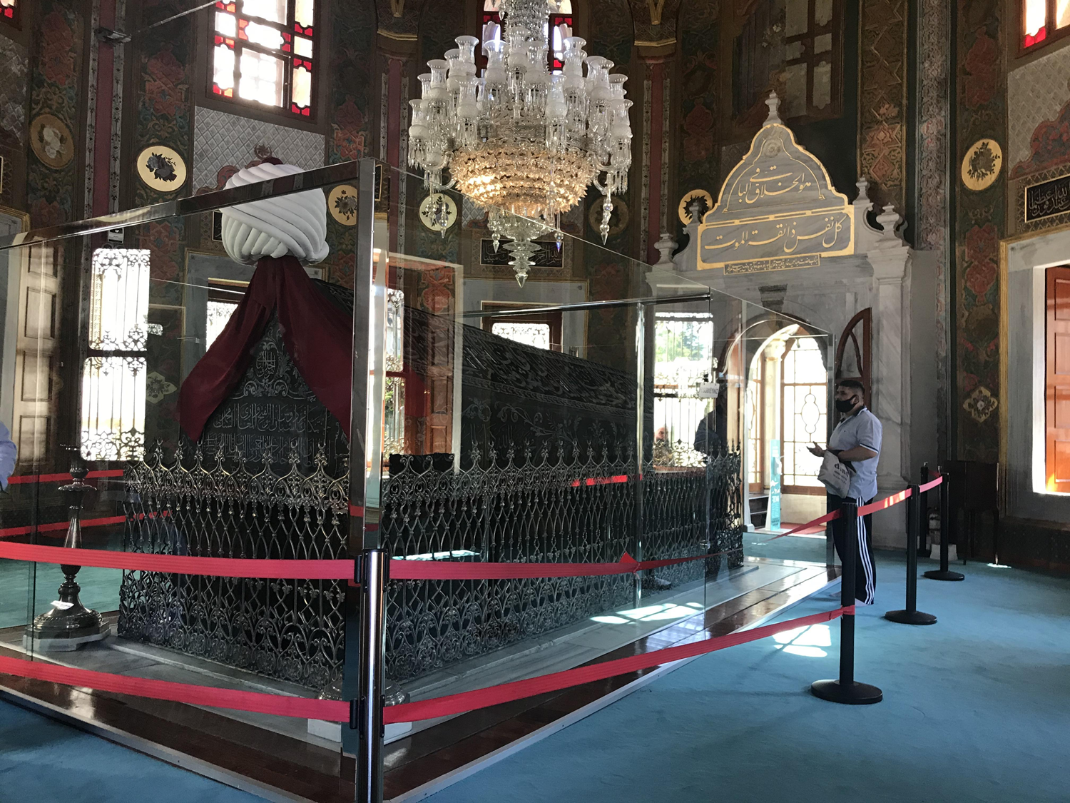 Ayasofya Camii a��l���na gelen vatanda�lar�n ilk dura�� Fatih Sultan Mehmet T�rbesi oldu