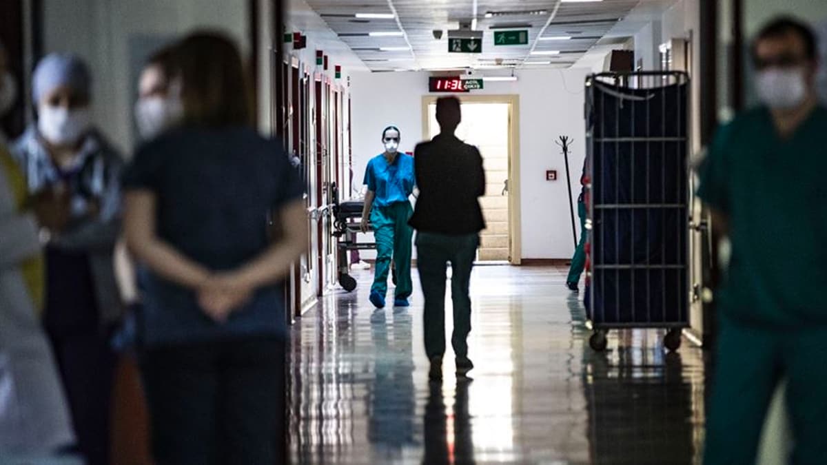 Bakan Koca g�ncel verileri a��klad�: Koronavir�ste son durum...