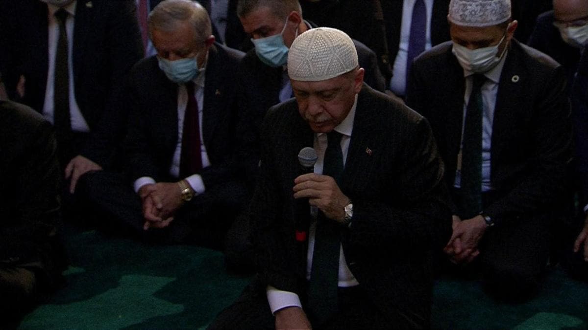 Bakan Erdoan Ayasofya Camii'nde Kur'an- Kerim okudu: te o anlar